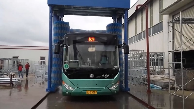 Equipo de lavado para camiones y autobuses