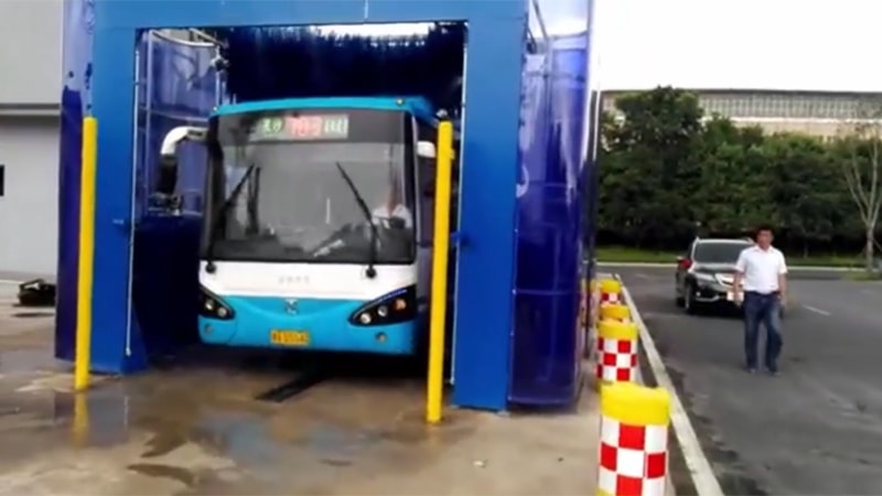 Equipo de lavado para camiones y autobuses