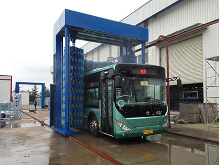 Equipo de lavado para camiones y autobuses